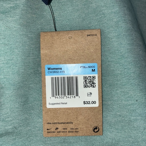 Nike Dry Fit Tee women’s medium - Picture 3 of 3